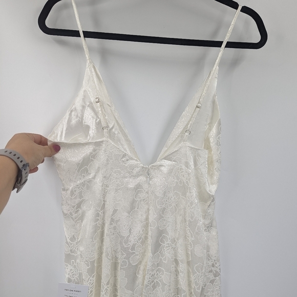 NWT LULU'S Promise My Passion Bridal Maxi V-neck Sleeveless Spaghetti Strap Dres - Picture 9 of 10